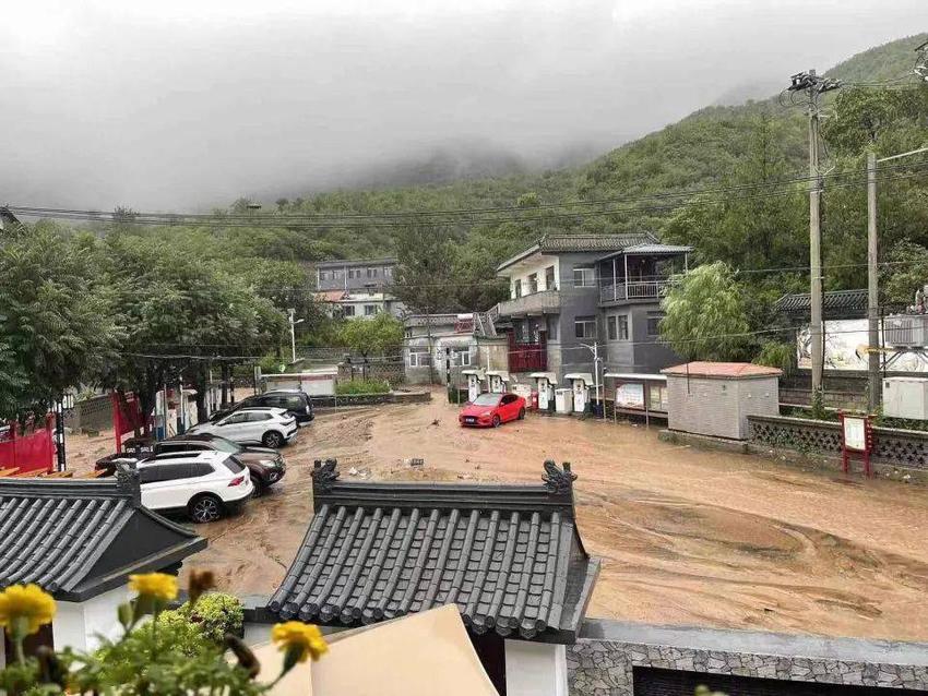 暴雨下的京郊民宿，房东苦等回暖