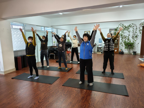 济宁市任城区阜桥街道后铺社区网格中心开展黄河大集“健康律动，活力社区”健身操活动