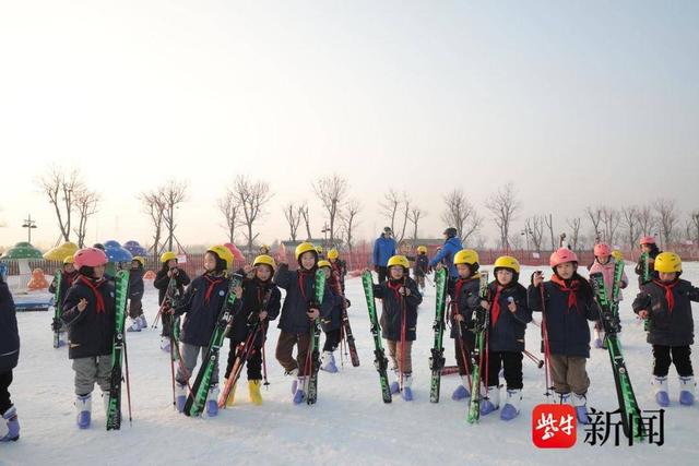 连云港赣榆经济开发区小学把体育课堂转到户外雪地