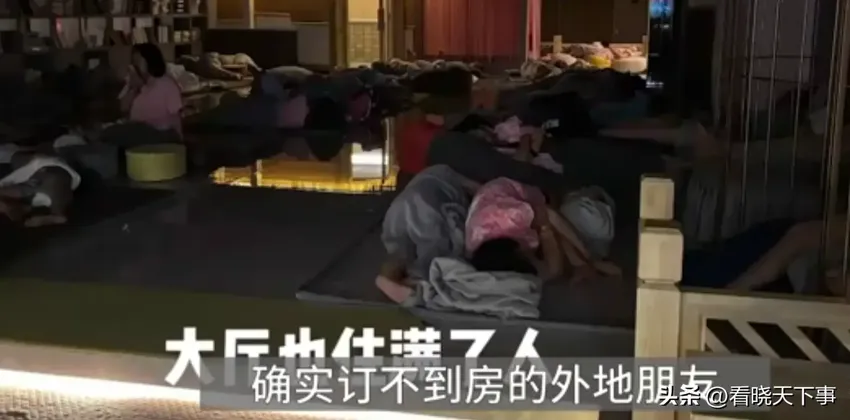 自我感动？甘肃安排无房游客免费住学校宿舍闹争议，官方回应