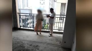 57岁男子恋上34岁单亲妈妈，200万建豪华别墅，患癌妻子哭诉：你这么着急找下家？