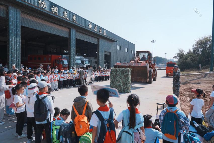 千余名小学生学习应急救援技能