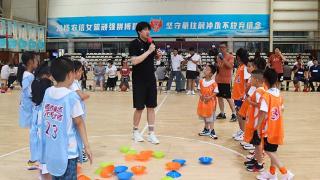 篮球公开课激发青少年运动热情