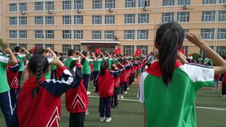 莒县刘官庄镇中心小学举行一年级分批入队仪式