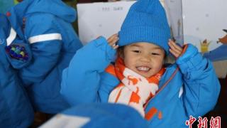 壹基金向380个区县的儿童发放超过6万个温暖包