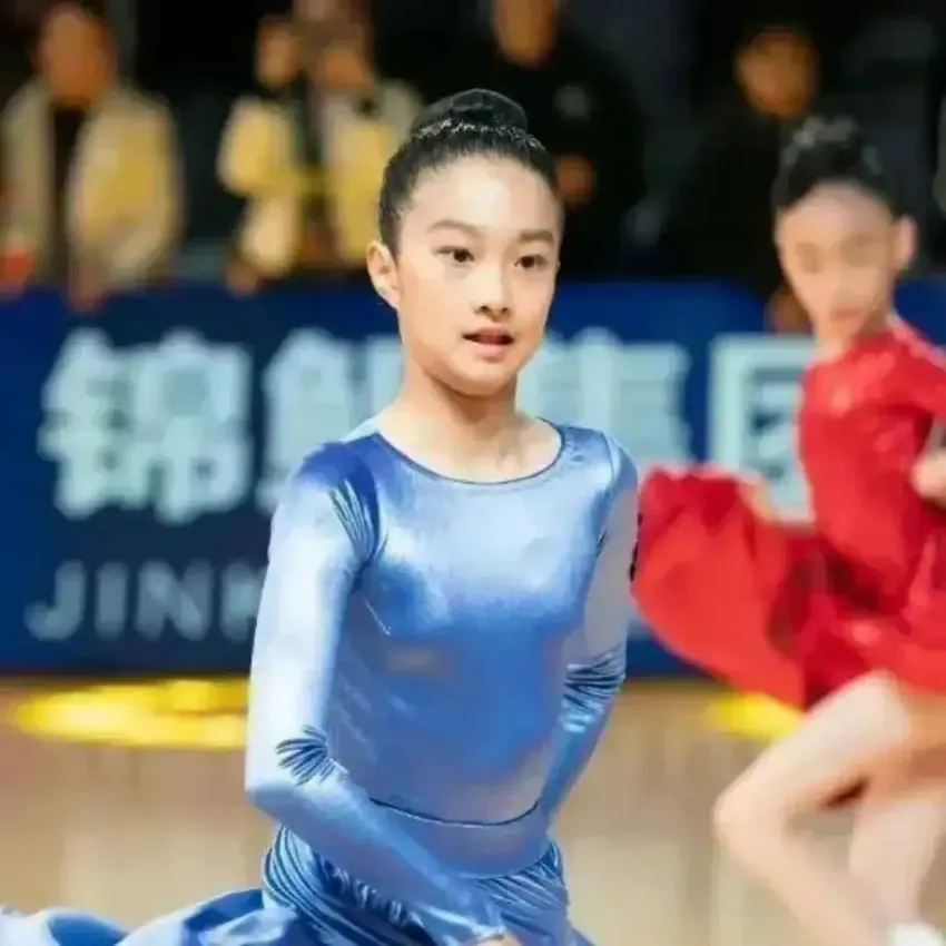 马伊琍为16岁女儿庆生照曝光！单亲孩子的成长有泪水