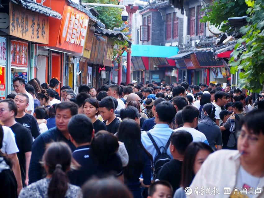 济南旅游的流量担当芙蓉街如此热闹，老板们累坏了也乐坏了