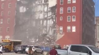 美国一公寓楼部分坍塌致多人受伤 救援人员正搜寻失踪人员