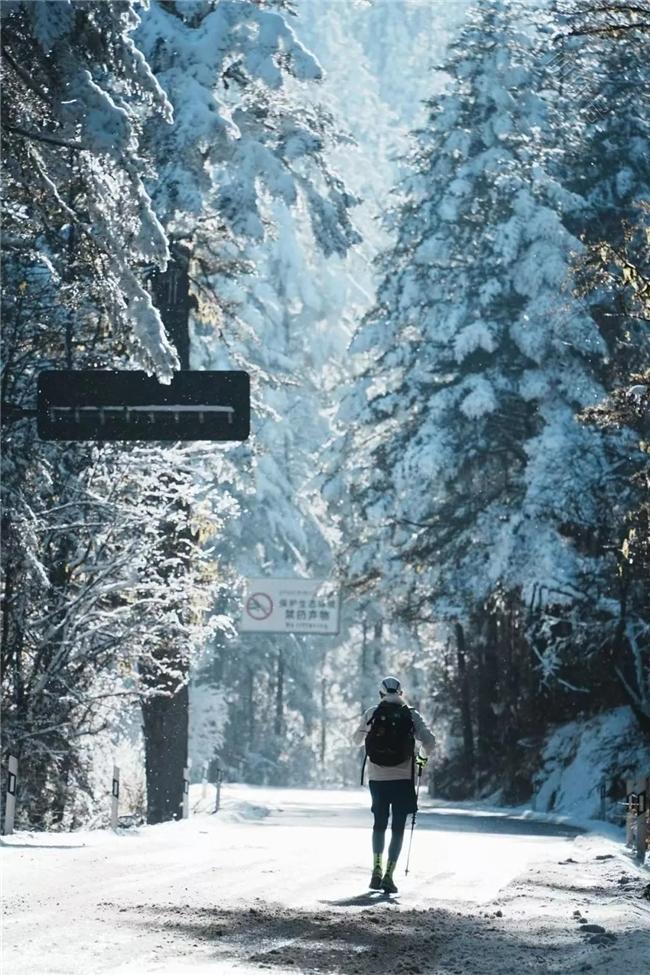 追峰贡嘎 雪山之约！2024贡嘎山海螺沟冰川挑战赛鸣枪开跑