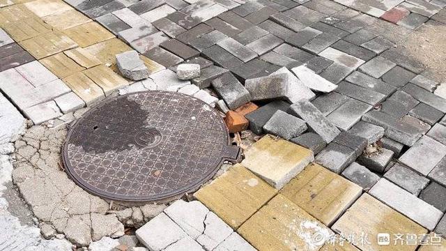 暴雨致济南一人行道地砖翘起、路面塌陷