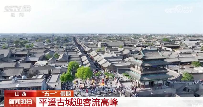 全国各大景区迎来大批客流 多地开启“高峰迎客”模式