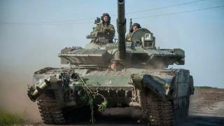 T80BVM坦克车跨千米射杀，打乌军一个措手不及