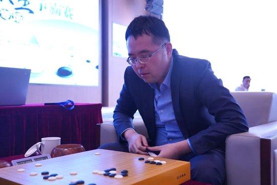 棋王争霸赛八强战罢 杨鼎新谢科李钦诚柁嘉熹进四强