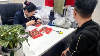 工行贵州贵阳碧海花园支行：清点零钱有耐心 服务客户更贴心