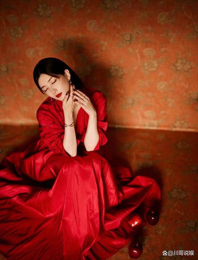 江疏影：红裙下的魅力与才华