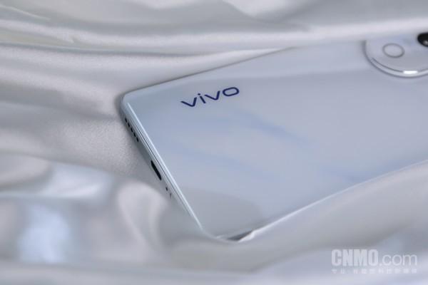 vivo S19 Pro：东方美学设计与全焦段人像的集大成者