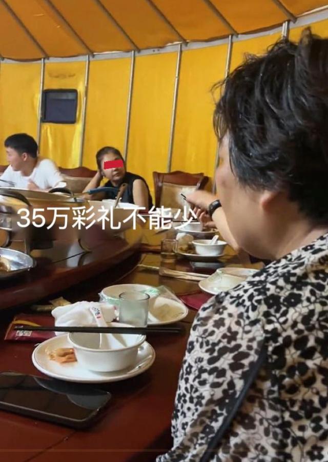 男子给不出35万彩礼，女友自曝怀孕为其解围，网友：过分了