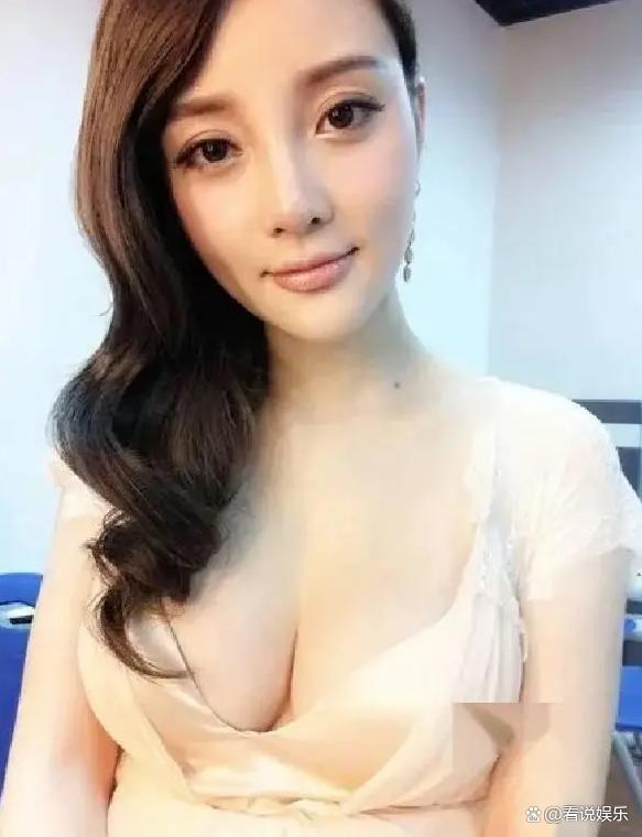 李小璐写真照火遍全网，这魅力谁能抗拒？