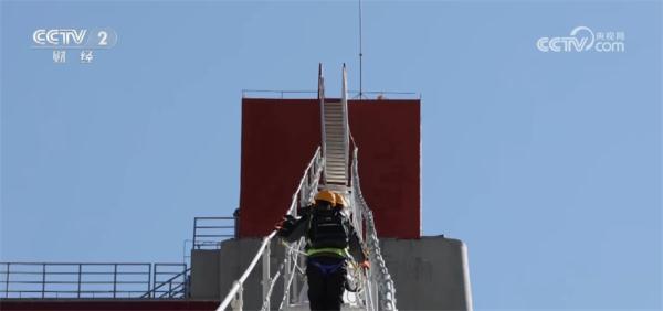 虎跳峡金沙江铁路大桥：高空“走钢索”检修