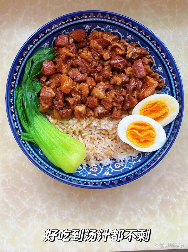 卤肉饭这样做，肉香浓郁，饭粒吸满汁，每一口都让人忍不住加饭