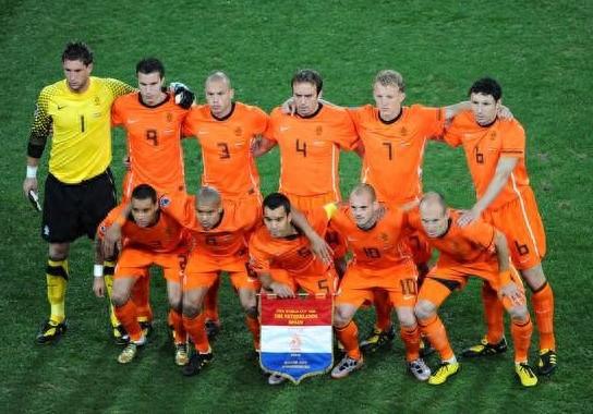 无缘十四年后顶峰相遇！10年世界杯决赛荷兰vs西班牙，还记得吗？