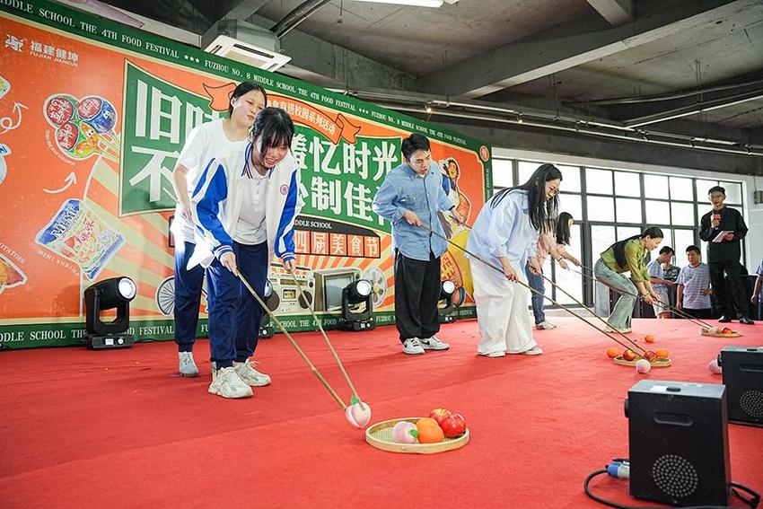 福州：“年代感”美食进校园 味蕾与青春一同绽放