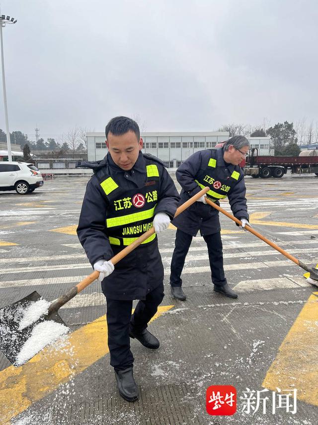 南京公路各公路站不遗余力做好扫雪除冰工作