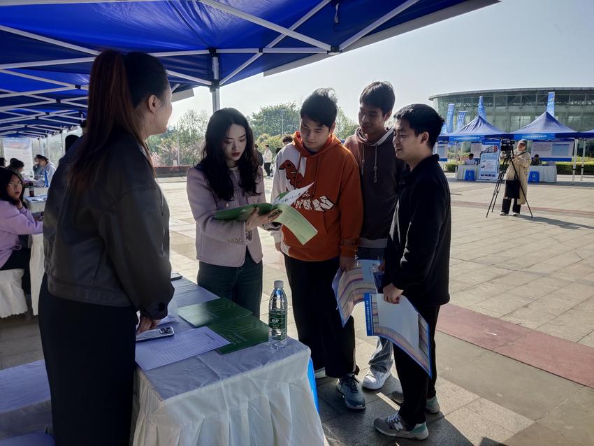 江油市举办2024年春风行动暨西南科技大学专场招聘会