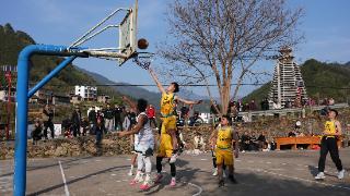 龙胜县江口村开展贺新春篮球比赛