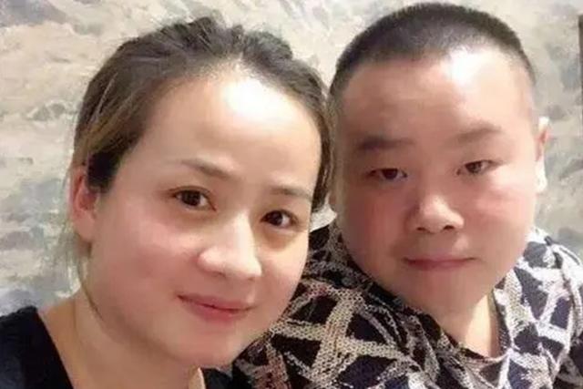 德云社岳云鹏妻子近照被晒，吃胖了，与岳云鹏更有夫妻相了