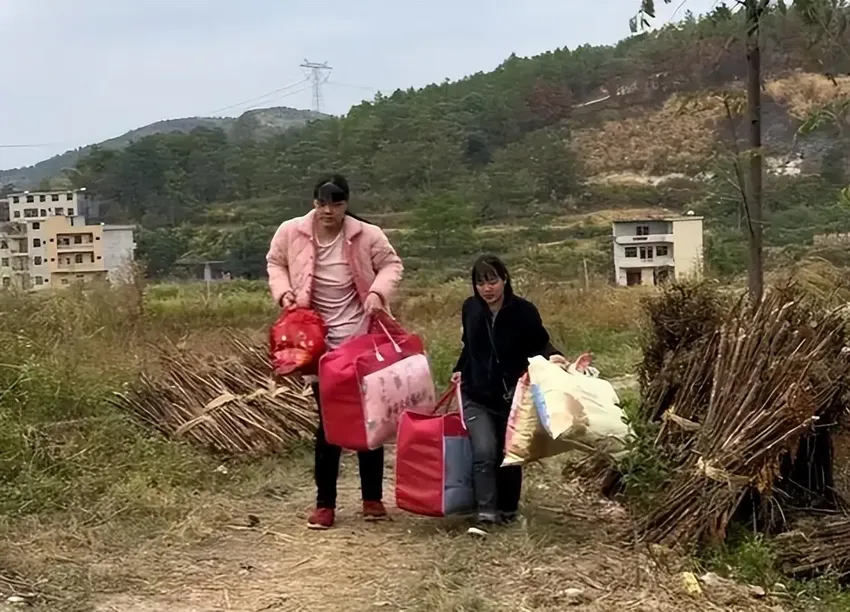 23岁女巨人网红小莫去世，比姚明还要高4厘米，父亲拒要其骨灰