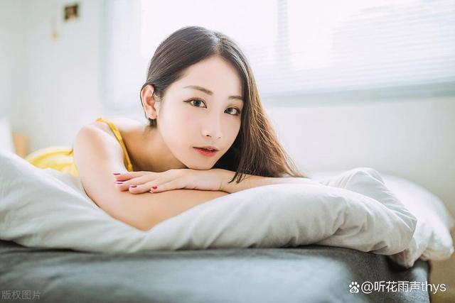 中年女人如果对一个人动了感情，那一般会有这两个表现，很明显的