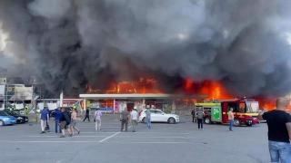 又炸了，俄军越打越凶，重型导弹炸塌剧院，20北约特种兵被掩埋