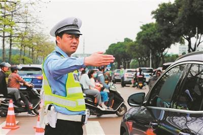 车流增多拥堵易发市民做好出行规划