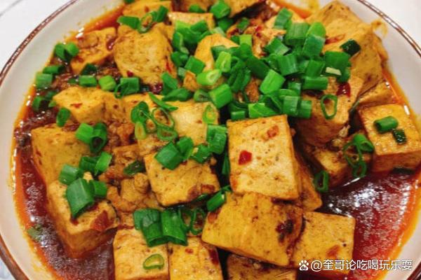 嫩豆腐更适合用来制作麻婆豆腐，因为其口感嫩滑，更容易入味