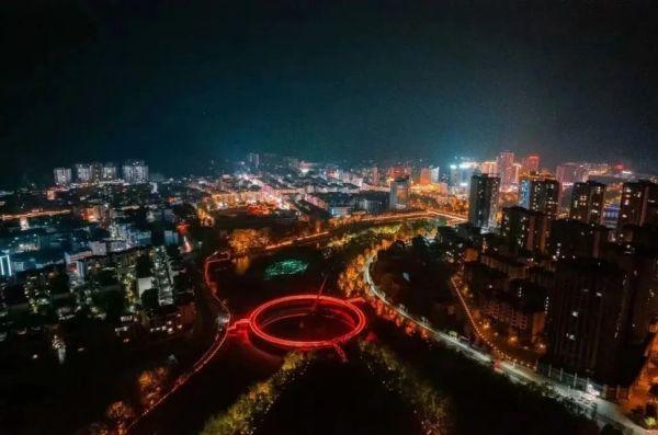 褪去燥热后的夏夜，正适合来江口夜游~