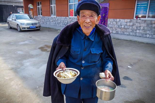 丧偶大爷：年纪大了真的越来越难，就连上下楼都会成了问题