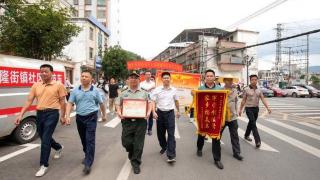 广东省连平县：军地联合为荣立三等功军人家庭送喜报