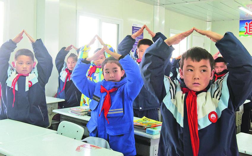 在坚强中成长 在感恩中奋进 ——青海震区中小学全面恢复线下复课复学首日见闻