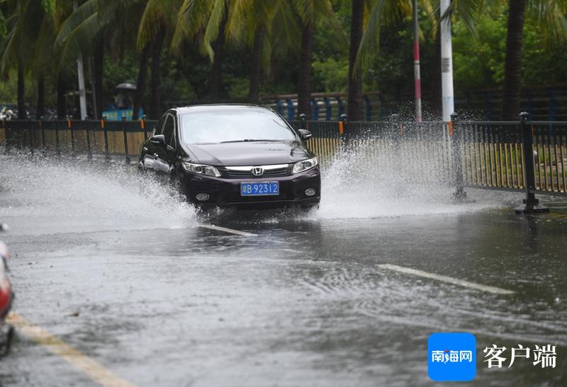 组图 | 直击强风暴雨天气的三亚