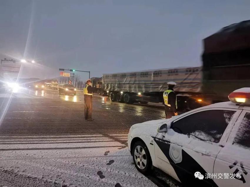 最美雪“警”|滨州交警以“雪”为令，线上＋线下守护加倍