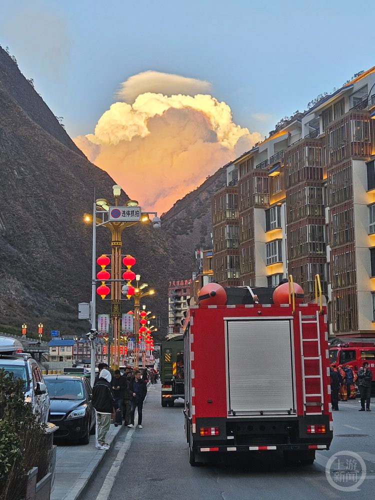 雅江森林火灾扑救为何这么难：受制于特殊地形、气象条件、可燃物多