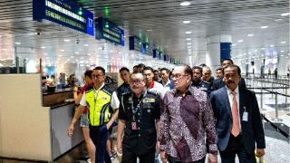 马来西亚旅游部长“曝光”海关腐败，总理安瓦尔突击访问海关
