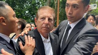 Bruce申请公布李玟死亡原因，不愿背负骂名，李玟家人再度被怀疑