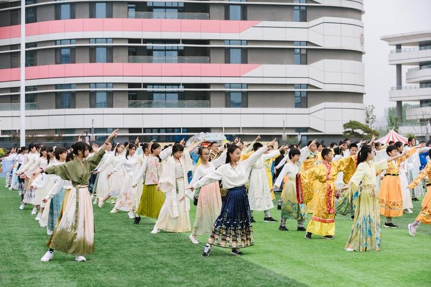 淄博稷下实验学校：谷雨节气多彩游园会“定格”春天