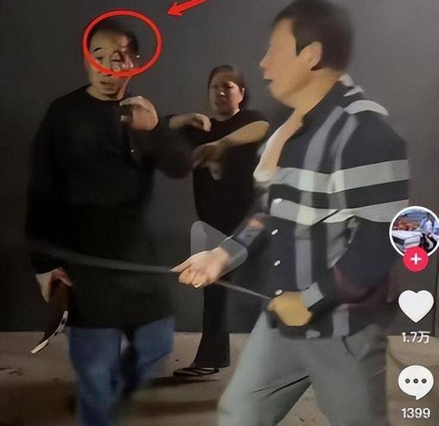 洋匪纽约打劫一中国餐馆反遭KO，东北大叔大妈将劫匪制服