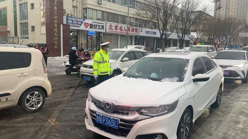 德州：公安交警启动恶劣天气应急预案全警上路战风雪保畅通