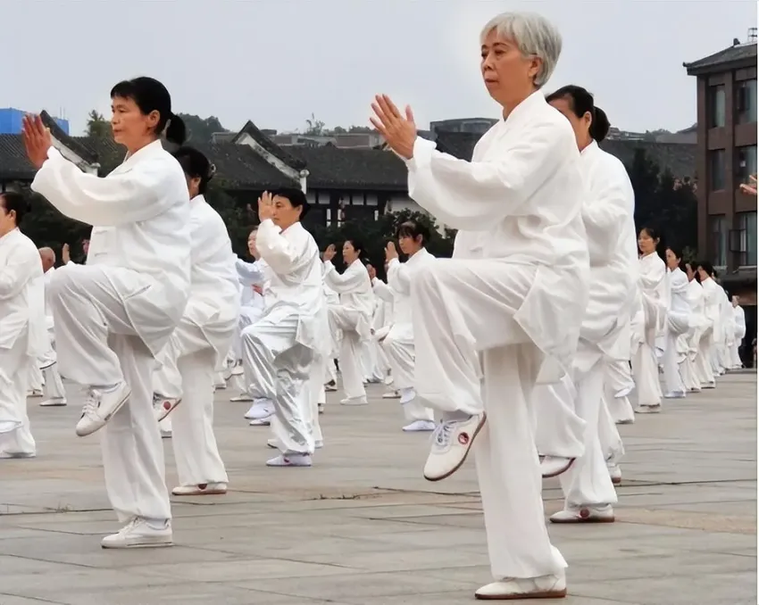 它是“溶栓高手”，每天喝一杯，血管悄悄变干净，很多人不知道