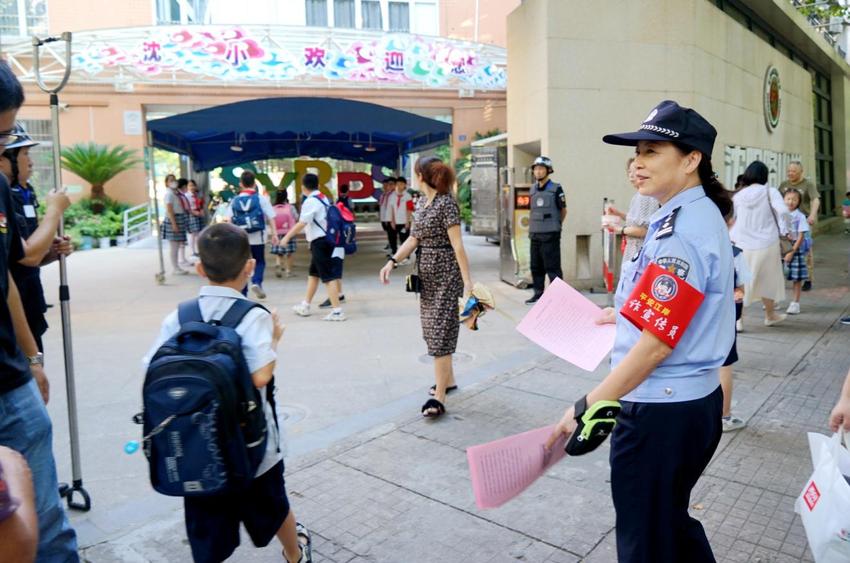 护航开学日  平安“警”相随