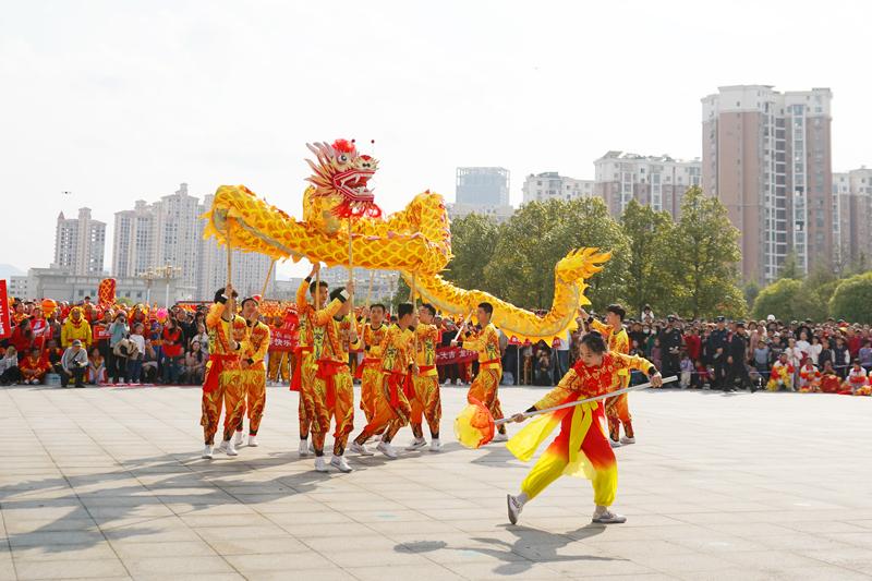 江西上高：祥龙闹春 热闹非凡